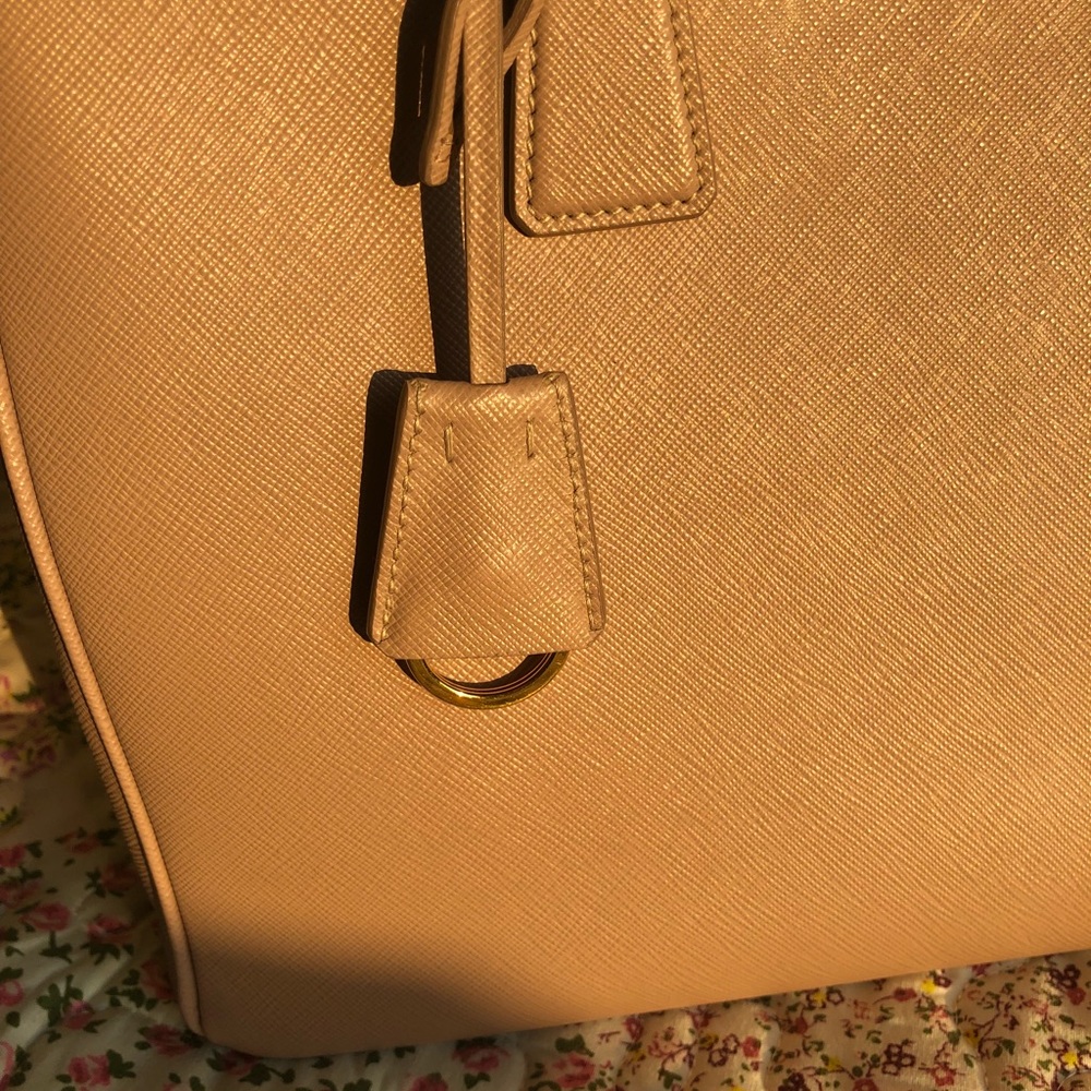 **SOLD**Prada medium saffiano leather tote - Picture 8 of 8